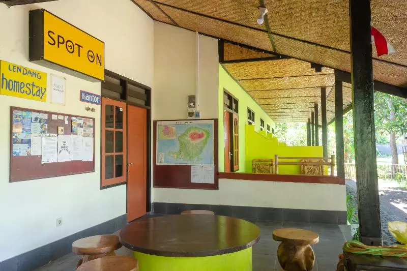 ホテル Spot On 1879 Lendang Homestay