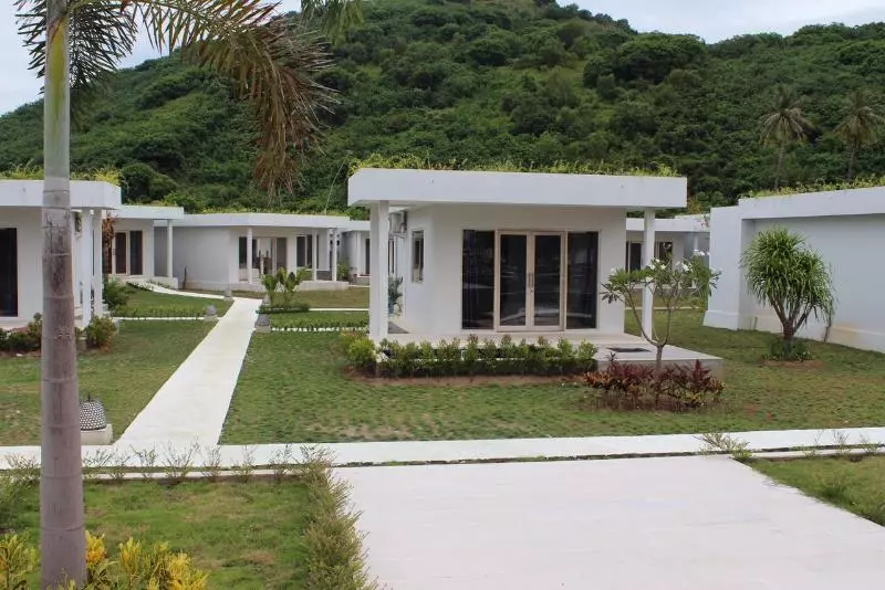 ホテル The Suites Lombok