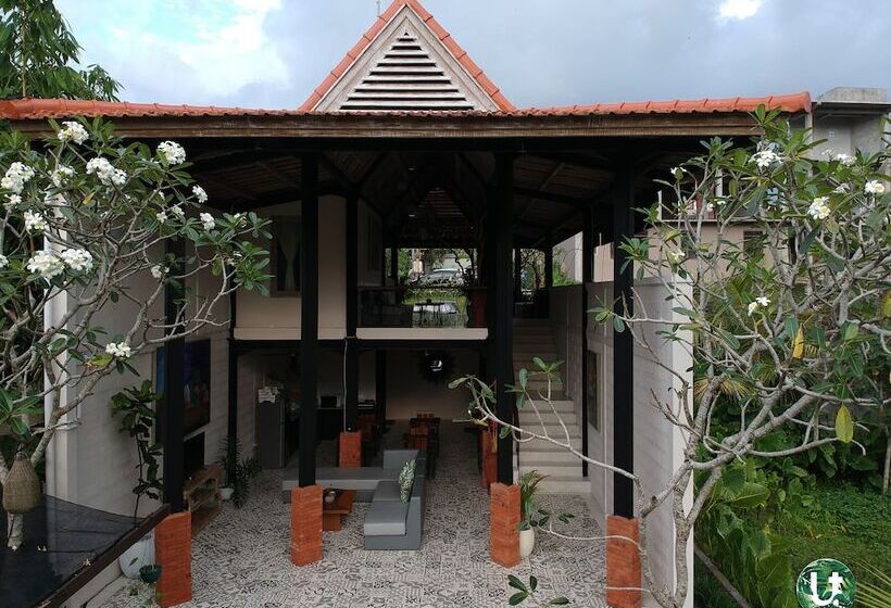 فندق Hanaka Riverside Ubud