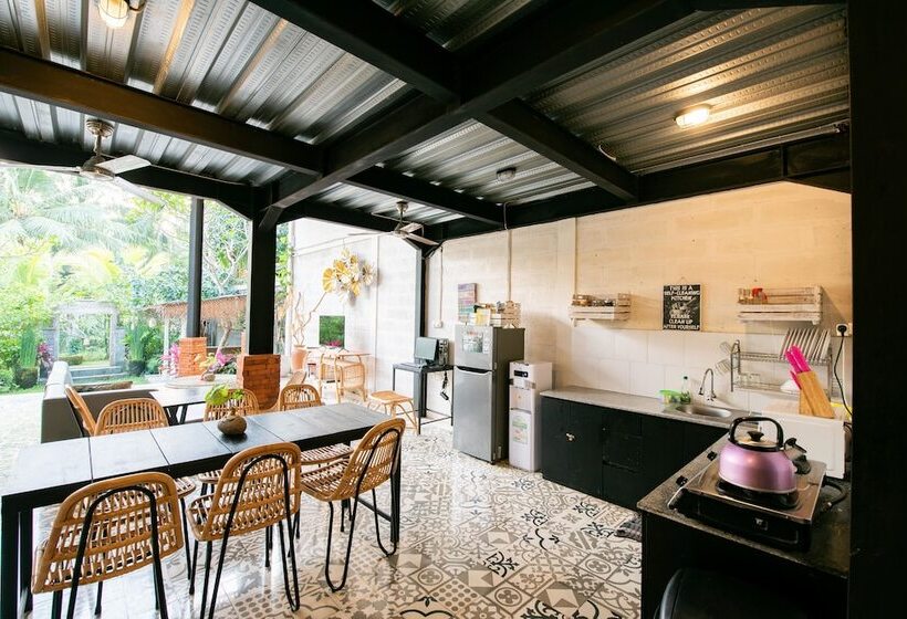 فندق Hanaka Riverside Ubud