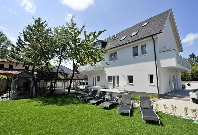 هتل Villa Oliver
