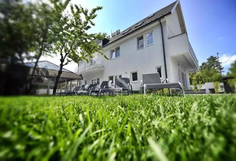 هتل Villa Oliver