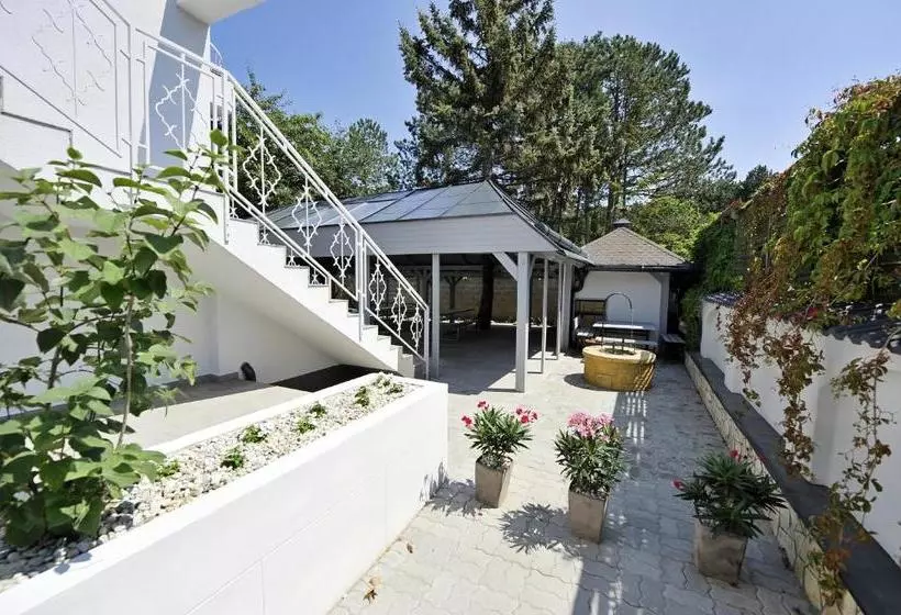 هتل Villa Oliver