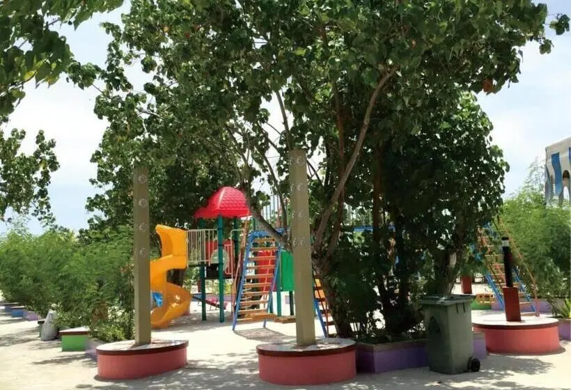 هتل Dhiffushi Tourist