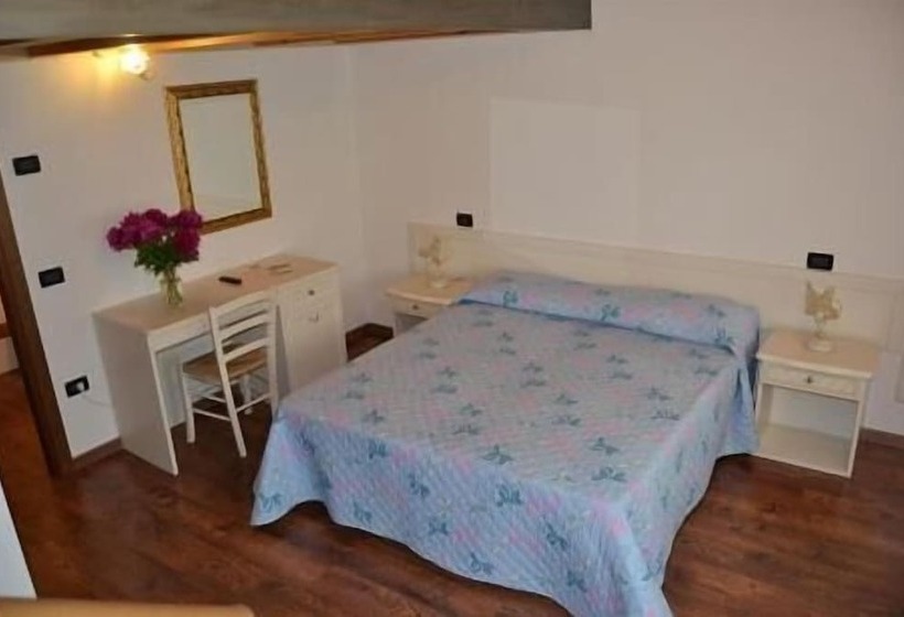 هتل Agriturismo Corte Maccini