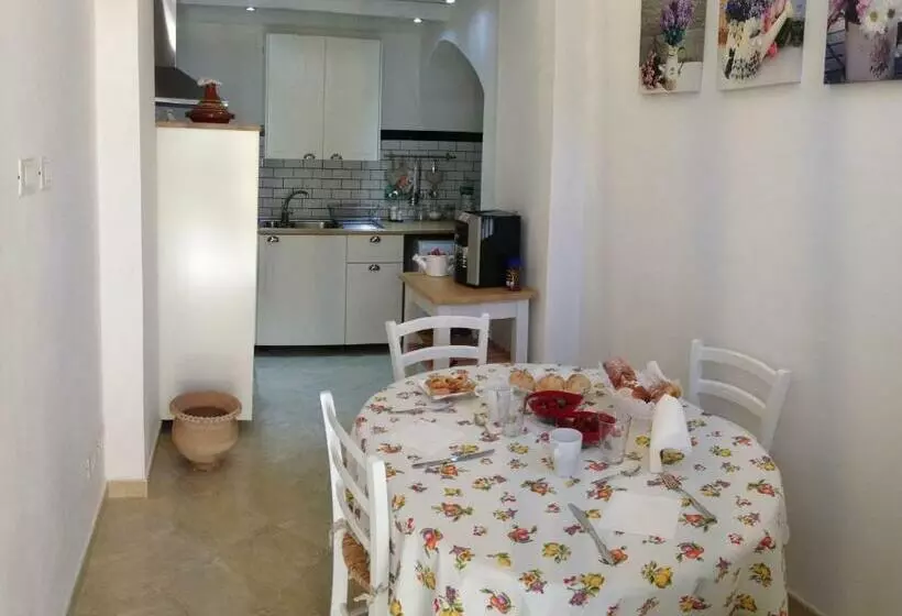هتل Casa Camelia