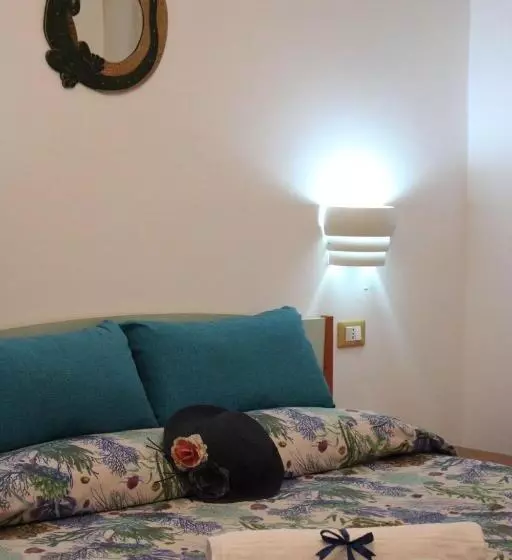 هتل Graceland Rooms And Suites