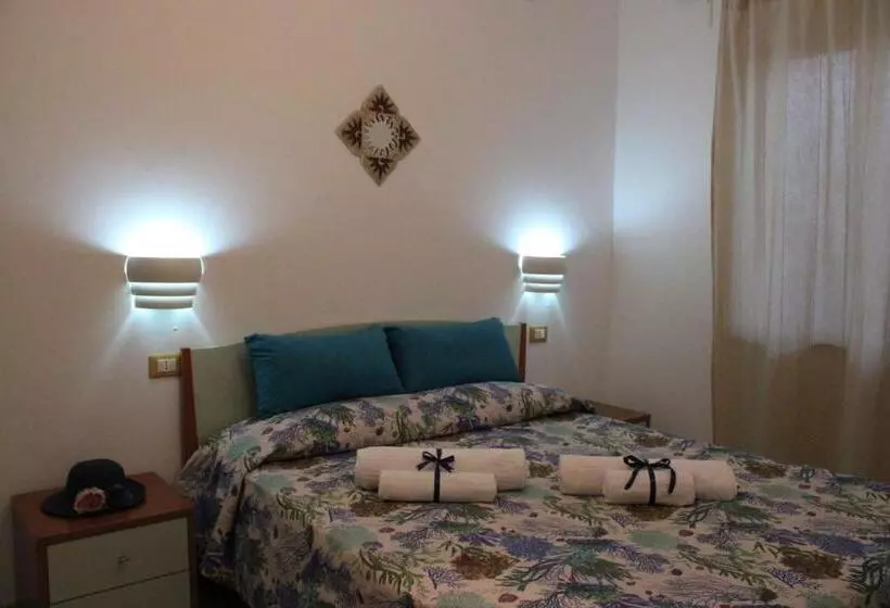 هتل Graceland Rooms And Suites