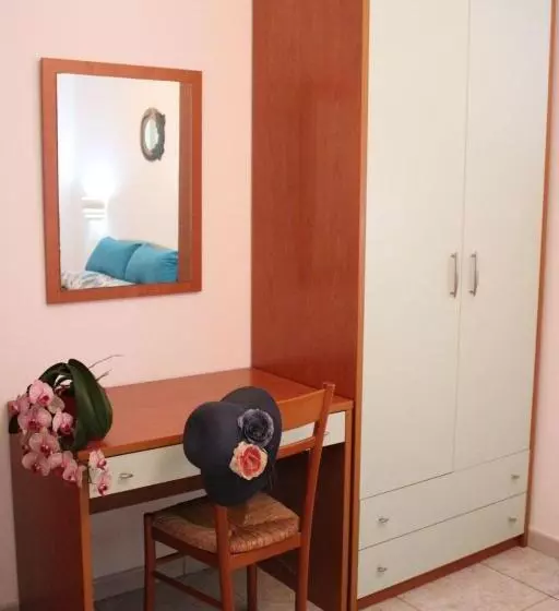 هتل Graceland Rooms And Suites