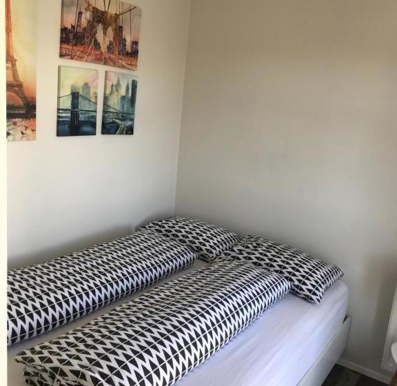 هتل Steinaskjol Apartments