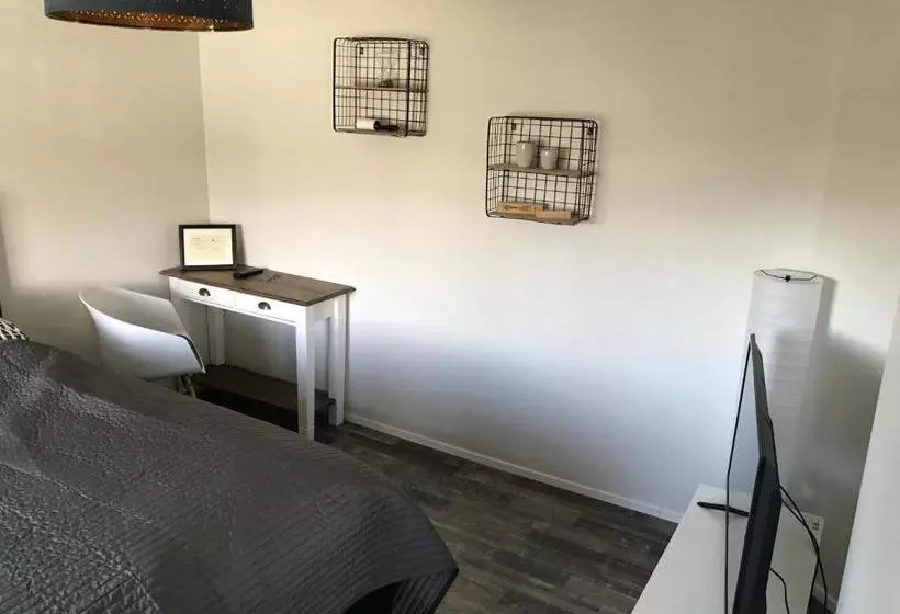 هتل Steinaskjol Apartments