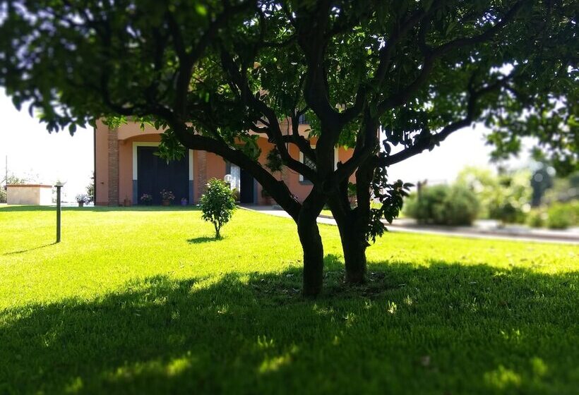 בית מלון כפרי Villa Feluchia Tra Il Mare E Il Vulcano