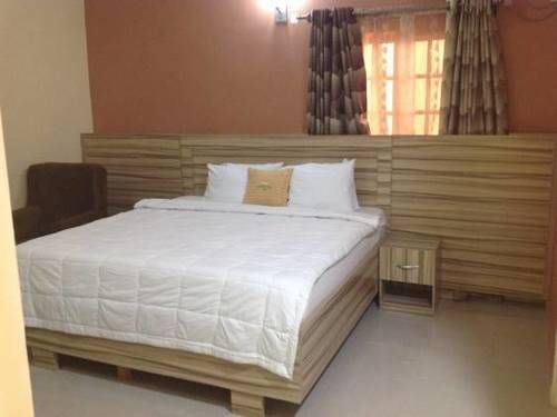 Beck Flo Hotel & Suites Ent