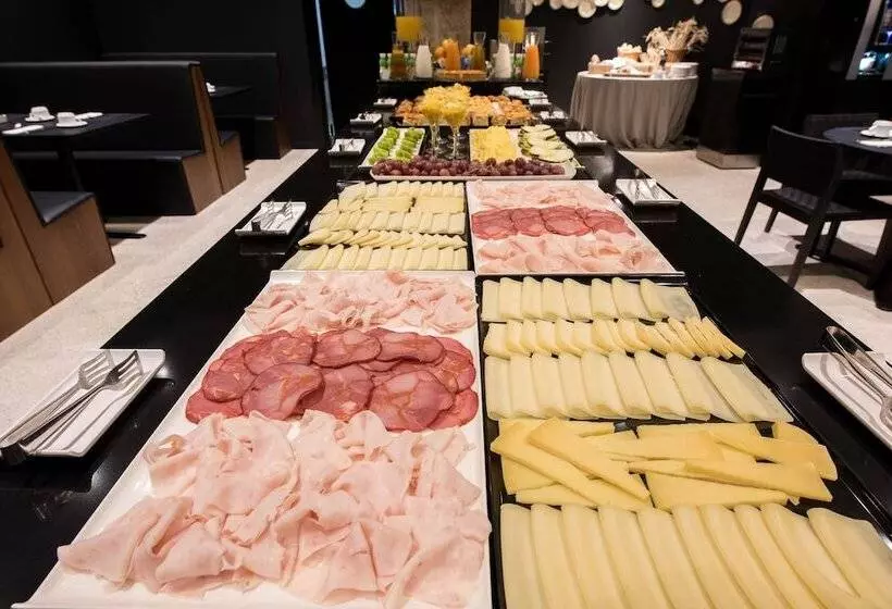 هتل Apartamentos The Arc Carris