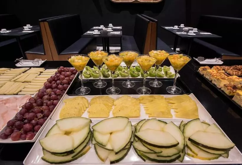 هتل Apartamentos The Arc Carris