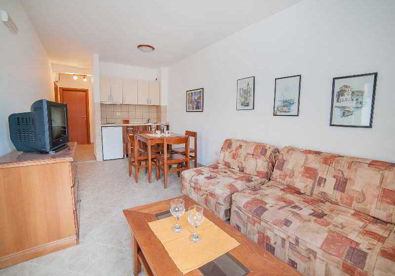 هتل Apartments Ivan