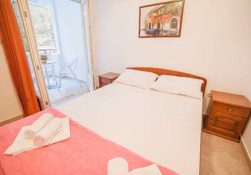 هتل Apartments Ivan