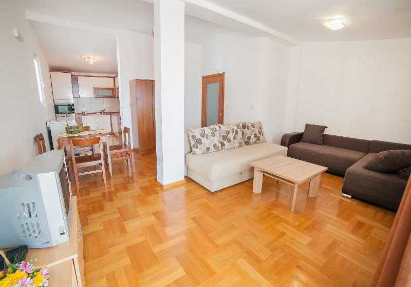 هتل Apartments Ivan