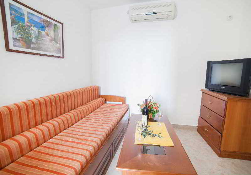 هتل Apartments Ivan