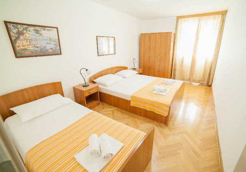 هتل Apartments Ivan