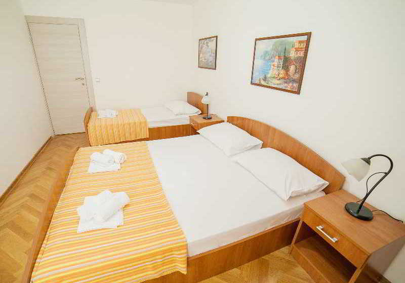 هتل Apartments Ivan