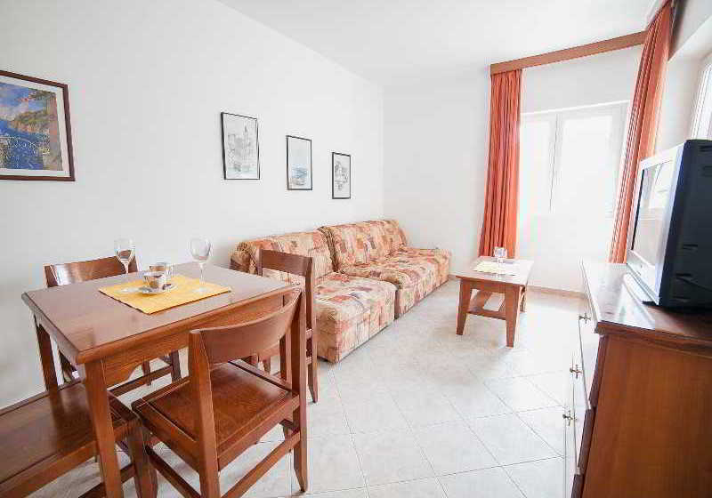 هتل Apartments Ivan