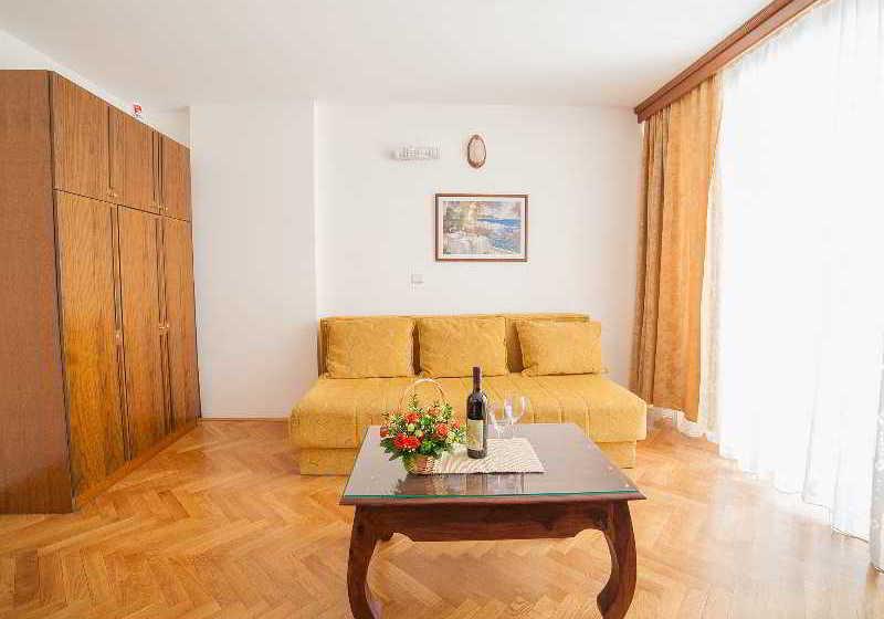 هتل Apartments Ivan