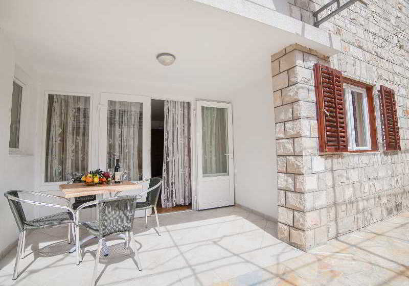 هتل Apartments Ivan