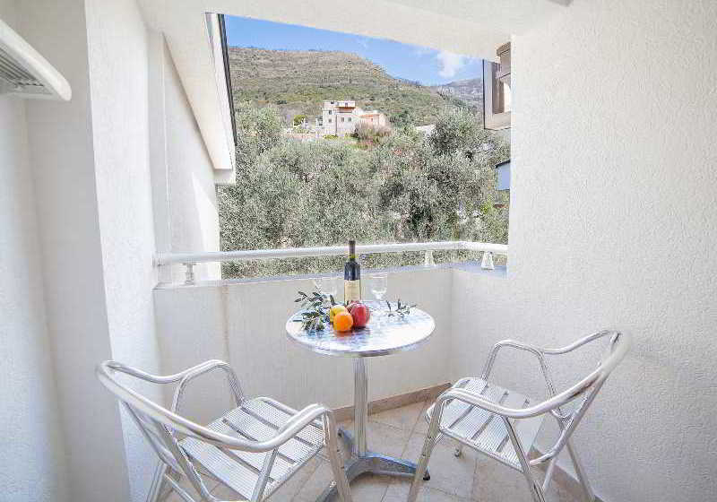 هتل Apartments Ivan