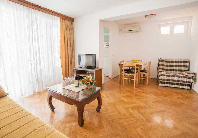 هتل Apartments Ivan