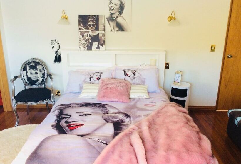 Отель Breakfast At Tiffanys