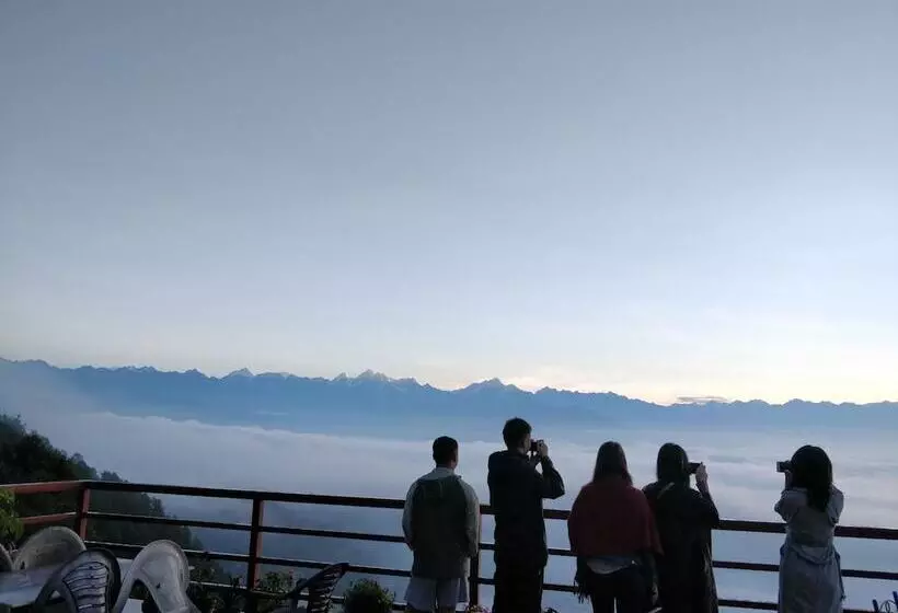 هتل Everest Manla Resort