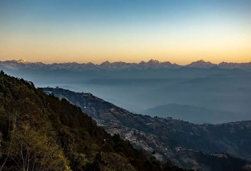هتل Everest Manla Resort
