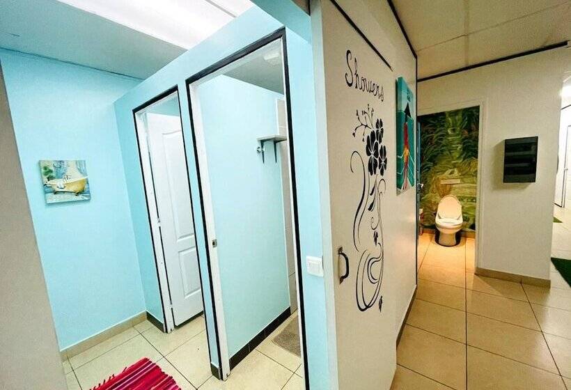 هتل Mahana Lodge Hostel & Backpacker