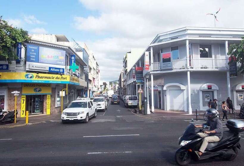 هتل Mahana Lodge Hostel & Backpacker