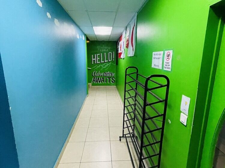 هتل Mahana Lodge Hostel & Backpacker