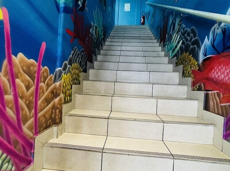 هتل Mahana Lodge Hostel & Backpacker