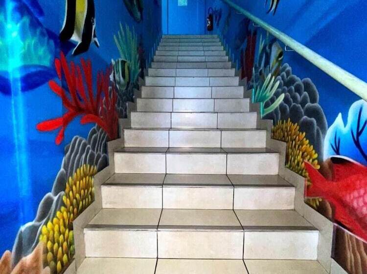 هتل Mahana Lodge Hostel & Backpacker