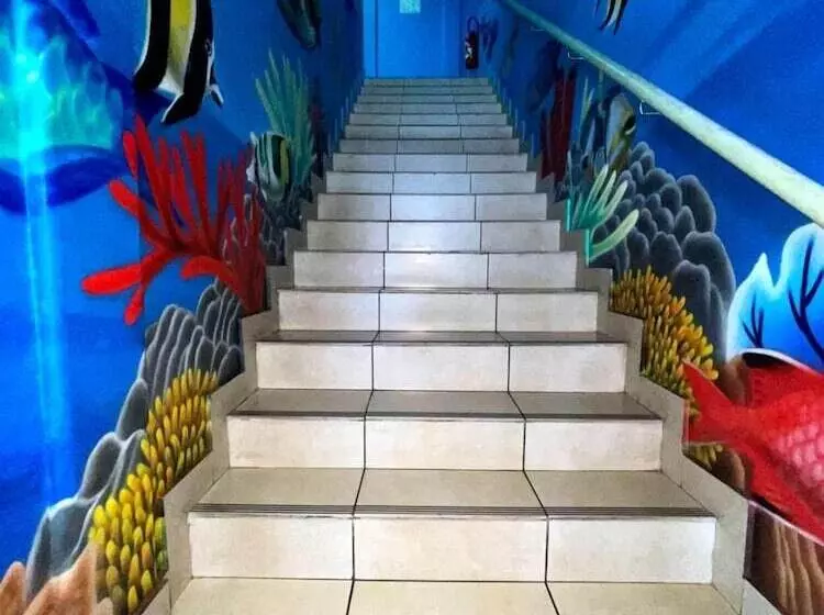 هتل Mahana Lodge Hostel & Backpacker