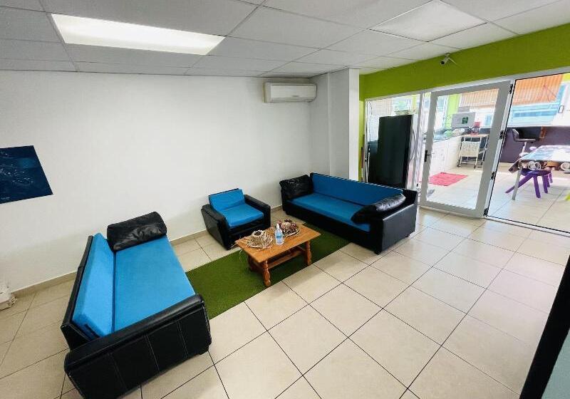 هتل Mahana Lodge Hostel & Backpacker