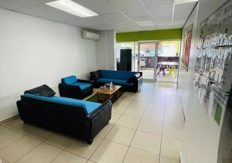 هتل Mahana Lodge Hostel & Backpacker