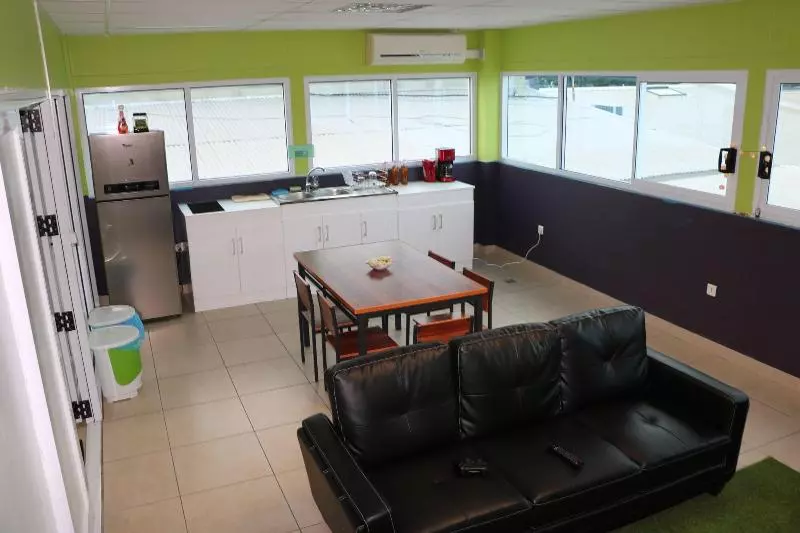 هتل Mahana Lodge Hostel & Backpacker