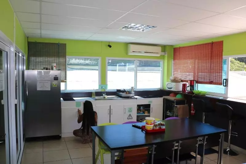 هتل Mahana Lodge Hostel & Backpacker