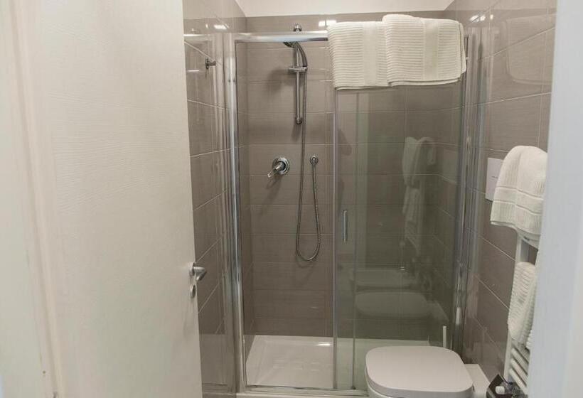 هتل Metronia Guest House