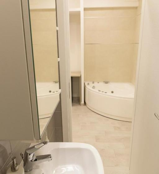 هتل Metronia Guest House