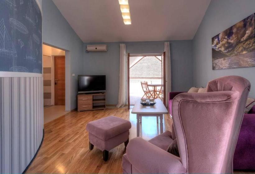 هتل Wukovic Apartments