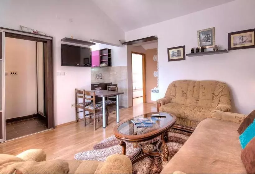 هتل Wukovic Apartments