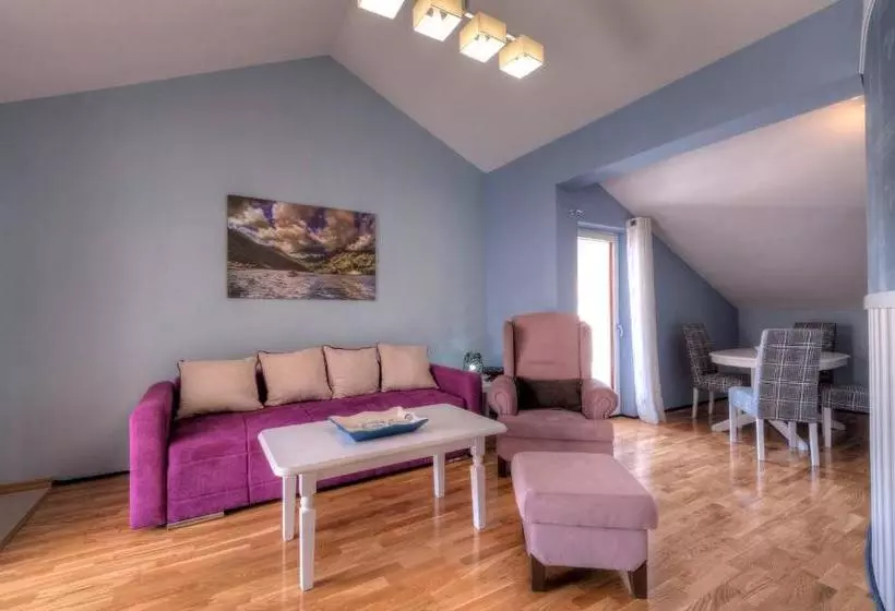 هتل Wukovic Apartments