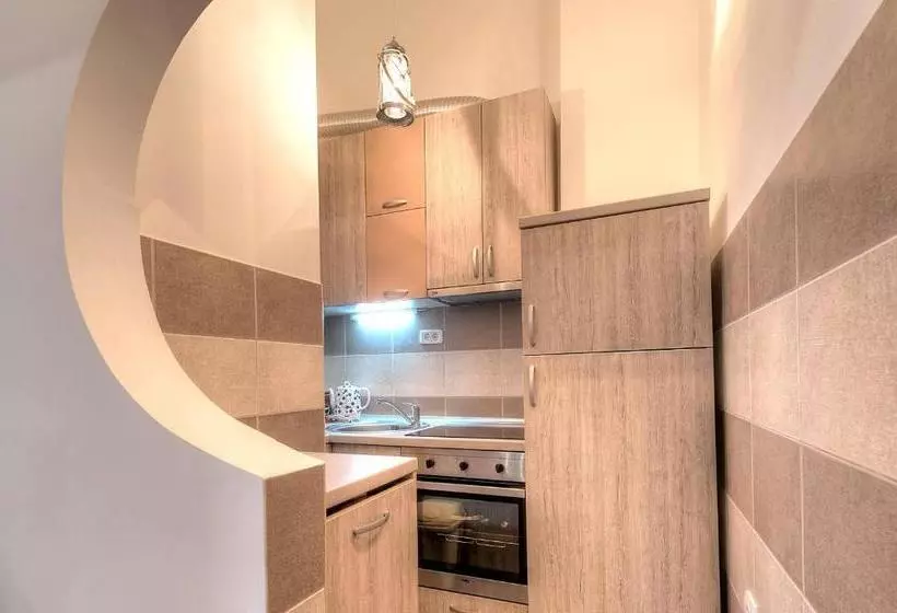 هتل Wukovic Apartments