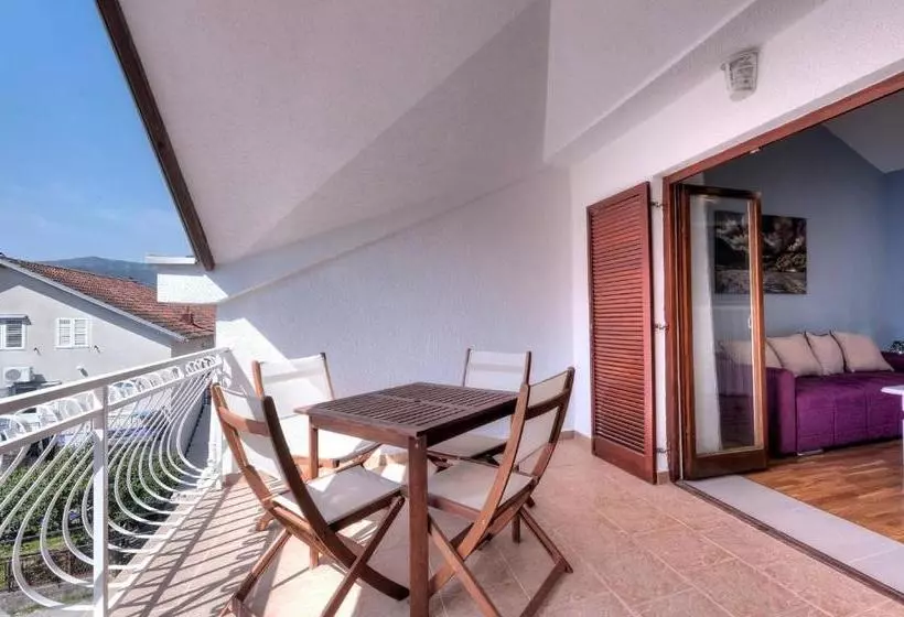 هتل Wukovic Apartments